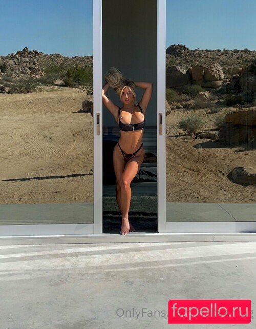 Stefanie Sutton Onlyfans Photo Gallery 