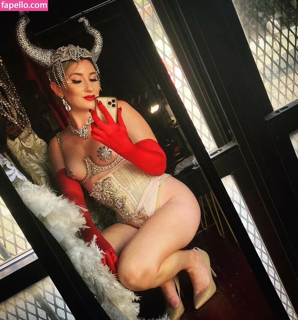 Robyn Adele Anderson Onlyfans Photo Gallery 