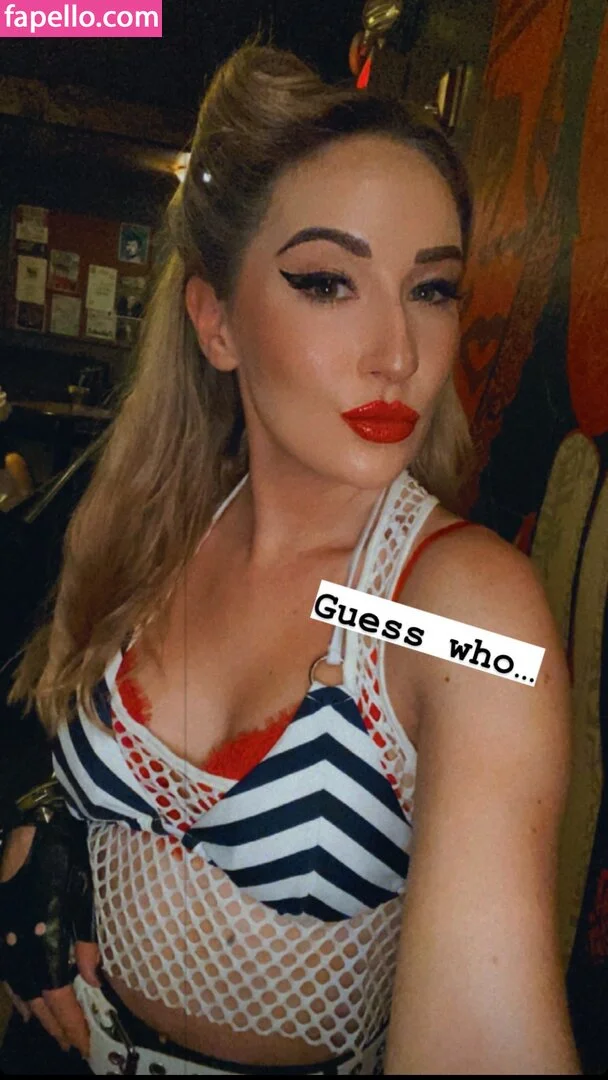 Robyn Adele Anderson Onlyfans Photo Gallery 