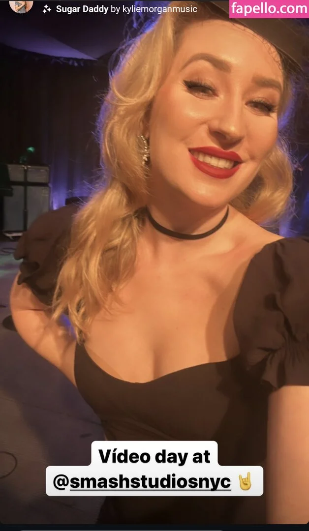 Robyn Adele Anderson Onlyfans Photo Gallery 