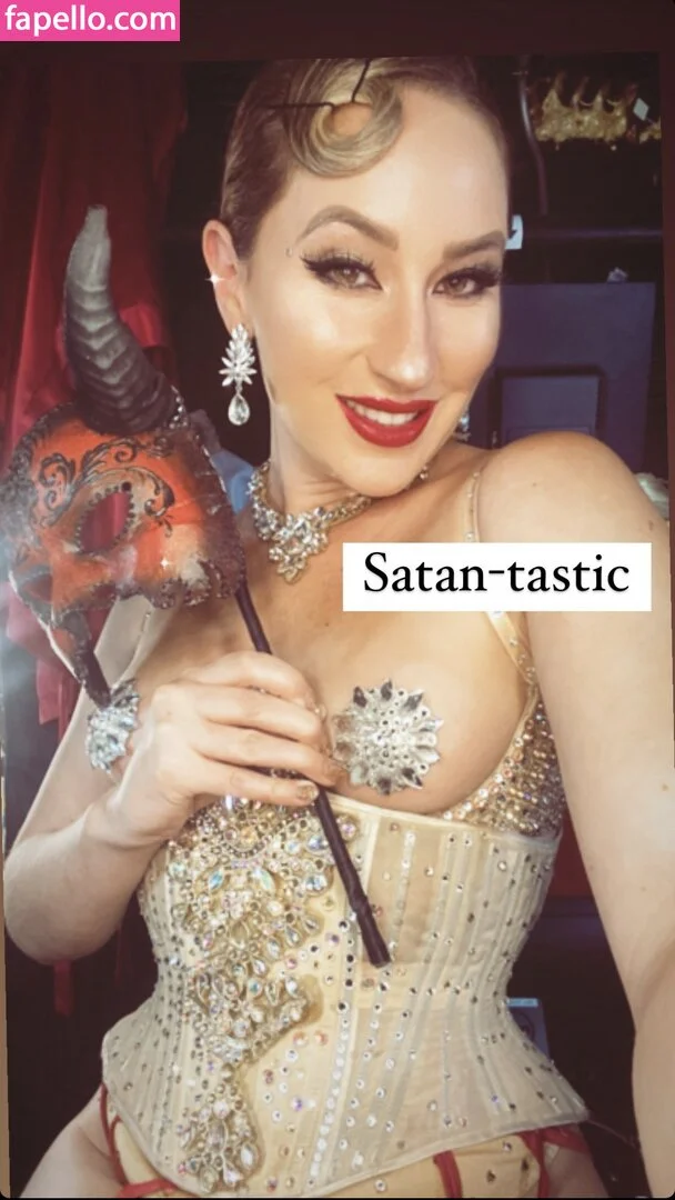 Robyn Adele Anderson Onlyfans Photo Gallery 