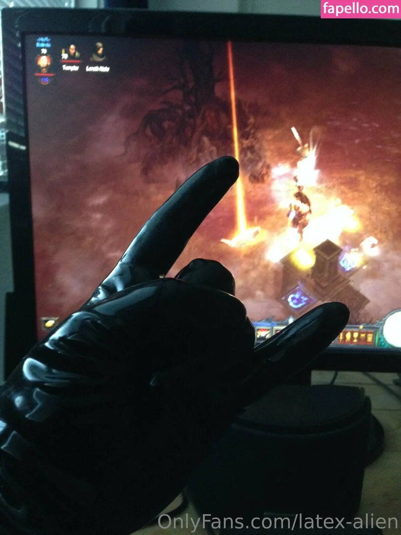 latex-alien Onlyfans Photo Gallery 