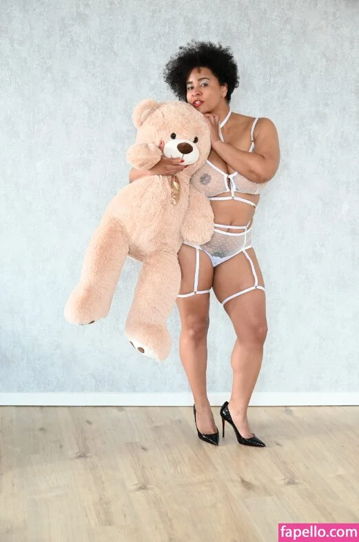 MaSKaPhotoModel Onlyfans Photo Gallery 