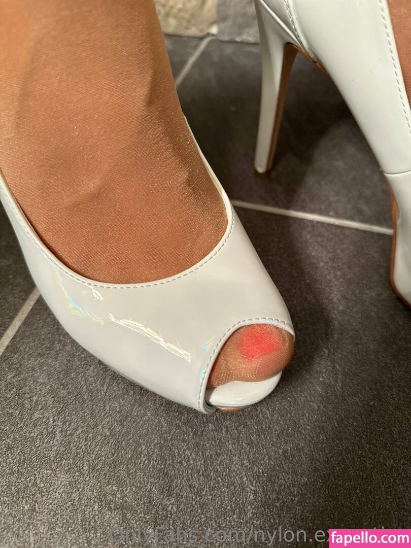 nylon.executive Onlyfans Photo Gallery 