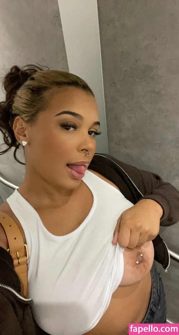 a.leigh Onlyfans Photo Gallery 