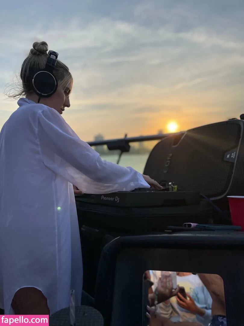 movementswithmolly Onlyfans Photo Gallery 