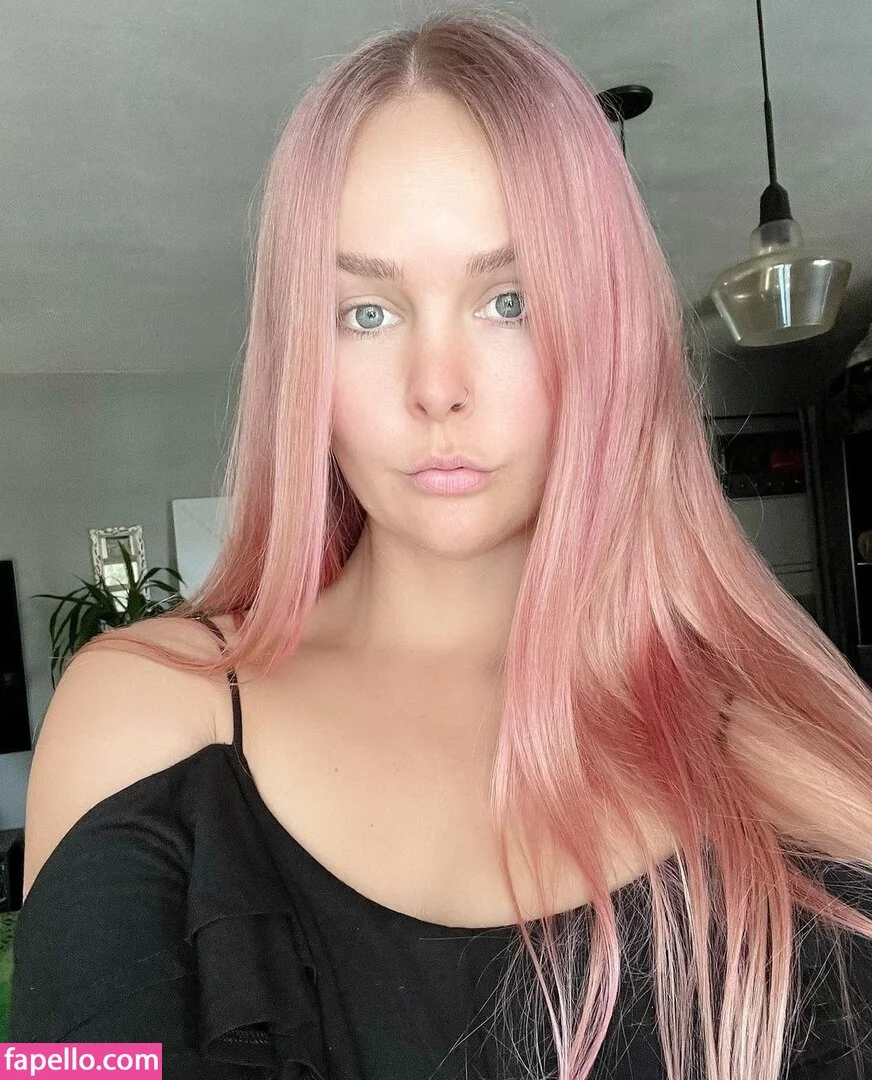 Athena Lundberg Onlyfans Photo Gallery 