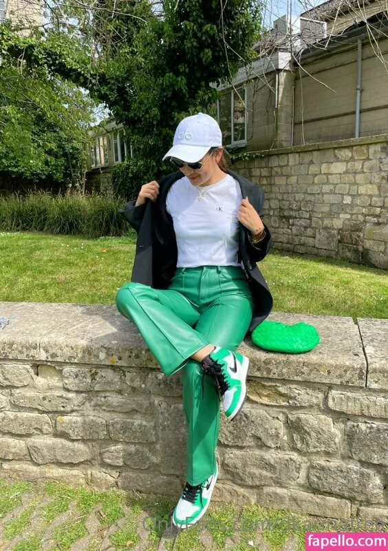 Mia K Explicit Onlyfans Photo Gallery 