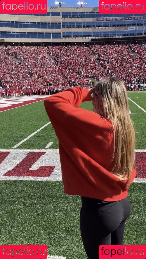 Annie Agar Onlyfans Photo Gallery 