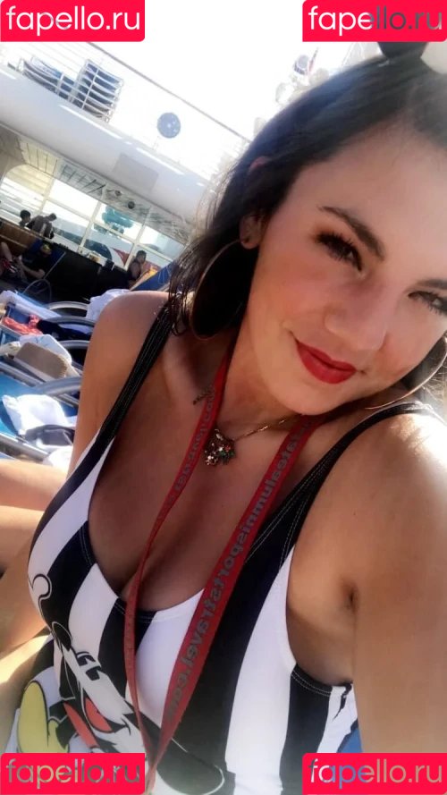 Annie Agar Onlyfans Photo Gallery 