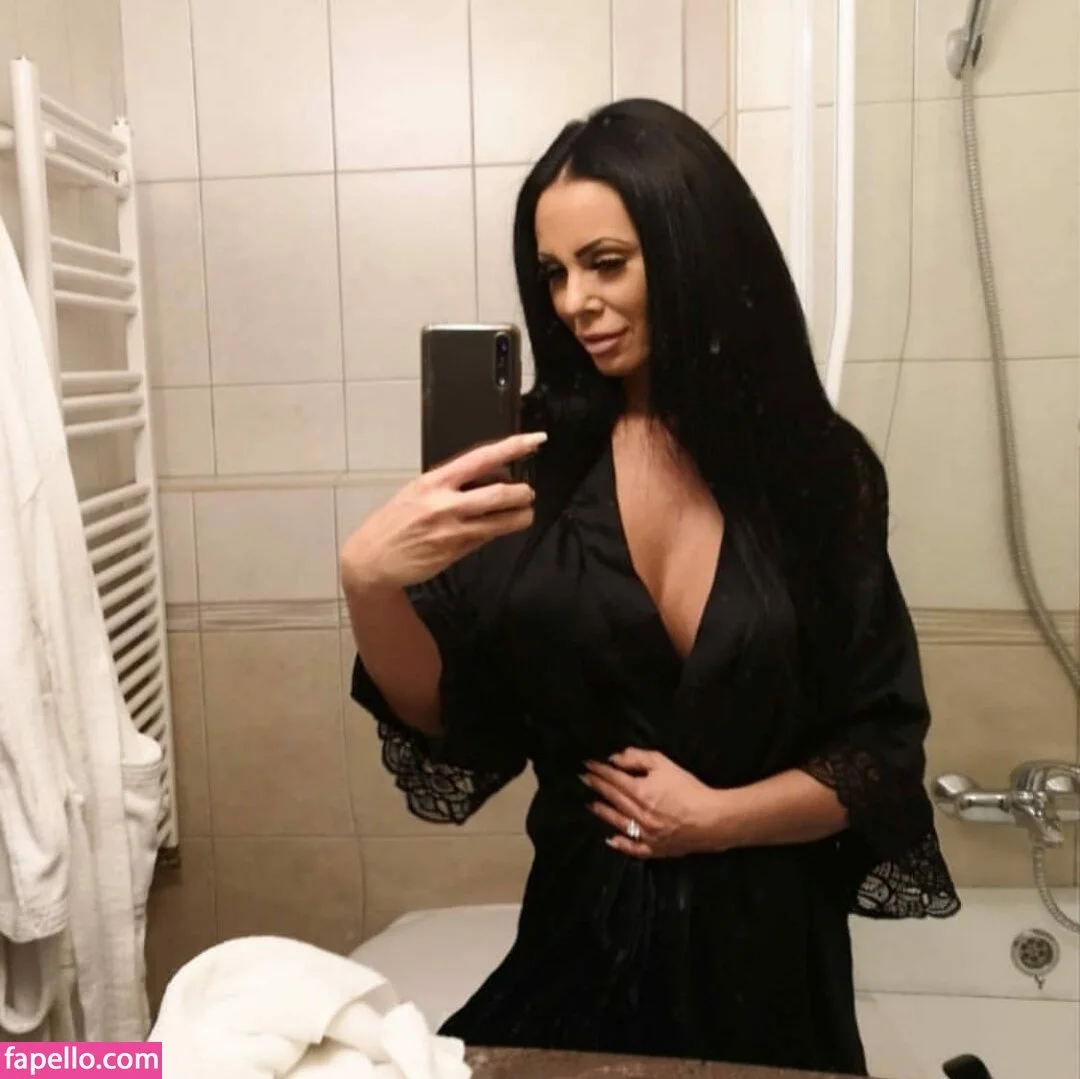 Onlyheni Onlyfans Photo Gallery 