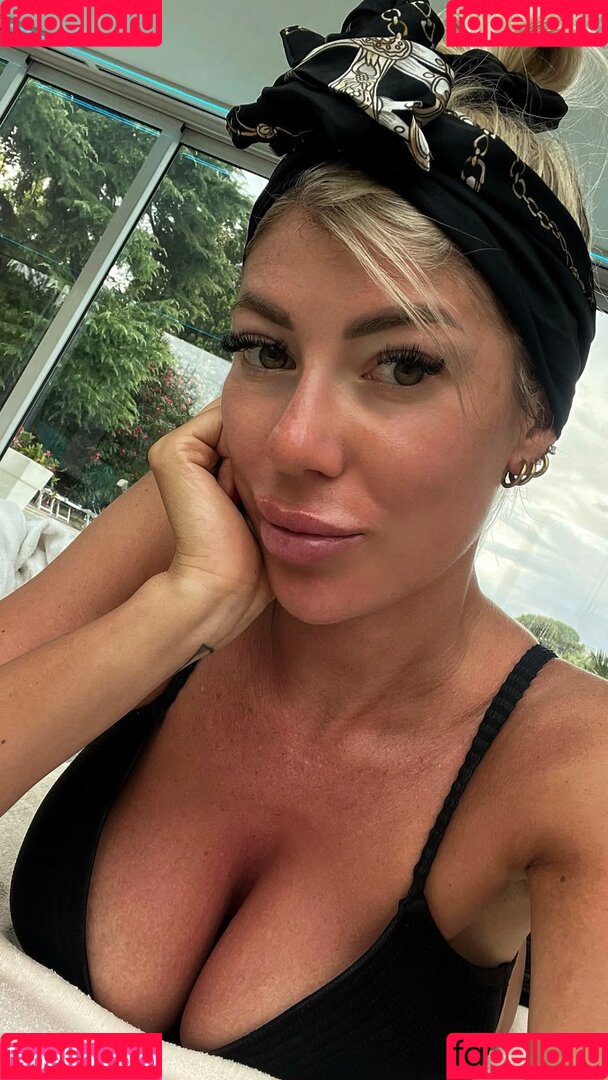 elenasottana Onlyfans Photo Gallery 