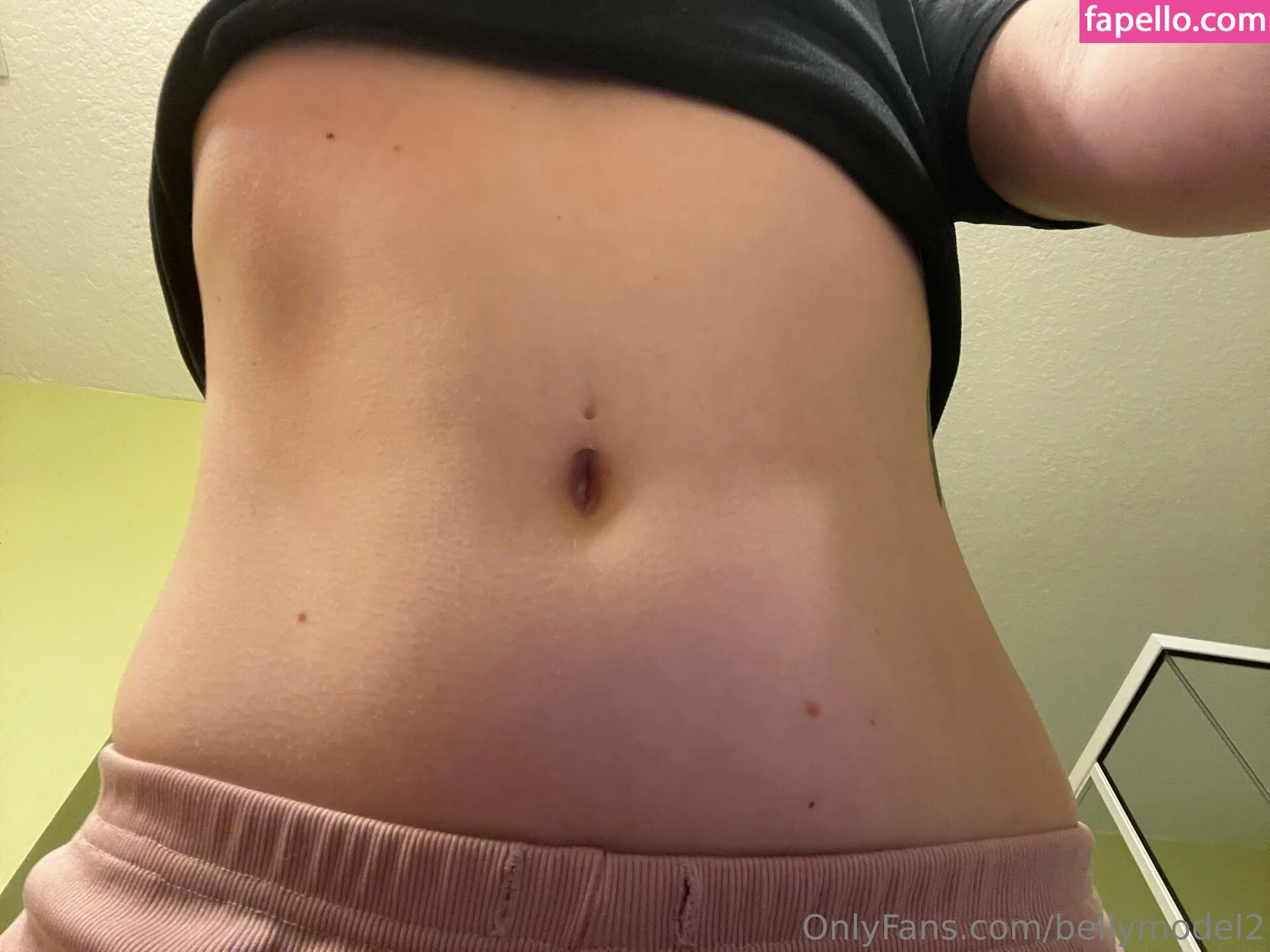 bellymodel2 Onlyfans Photo Gallery 