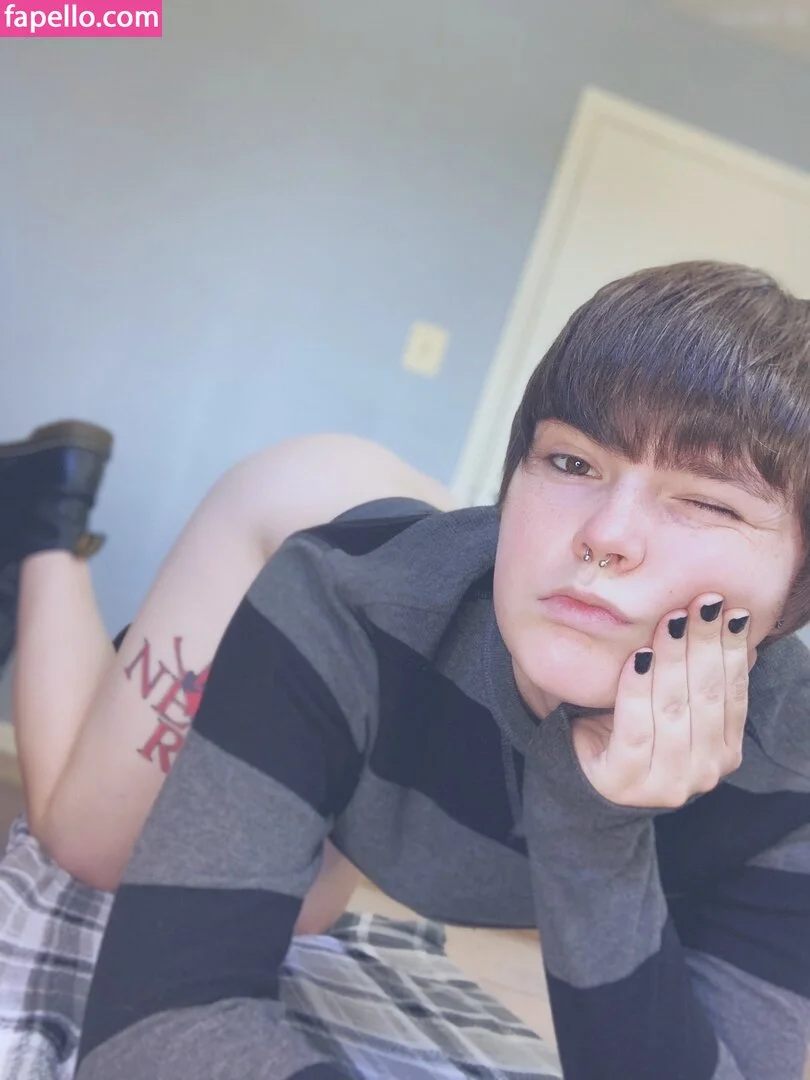 Lain Arbor Onlyfans Photo Gallery 