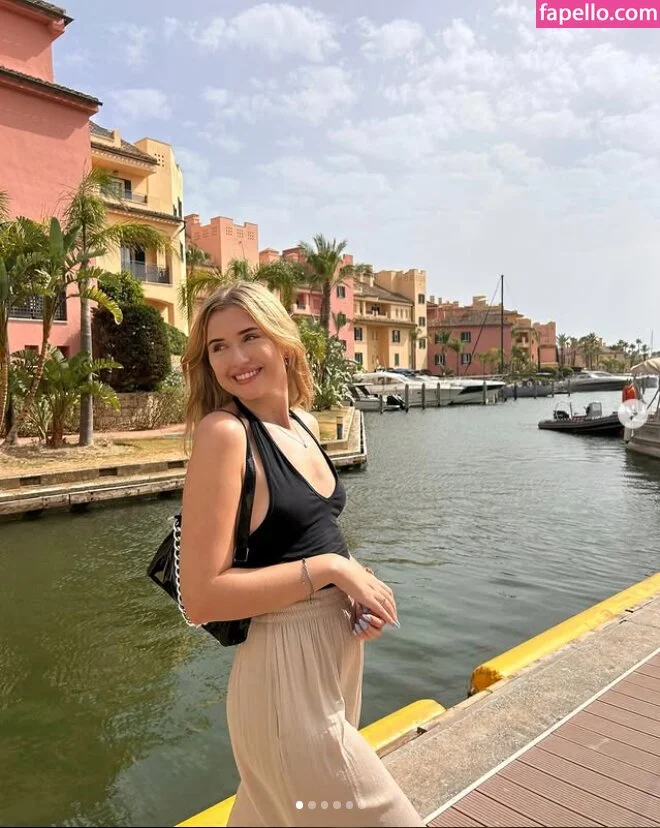 React GirlsYT Onlyfans Photo Gallery 