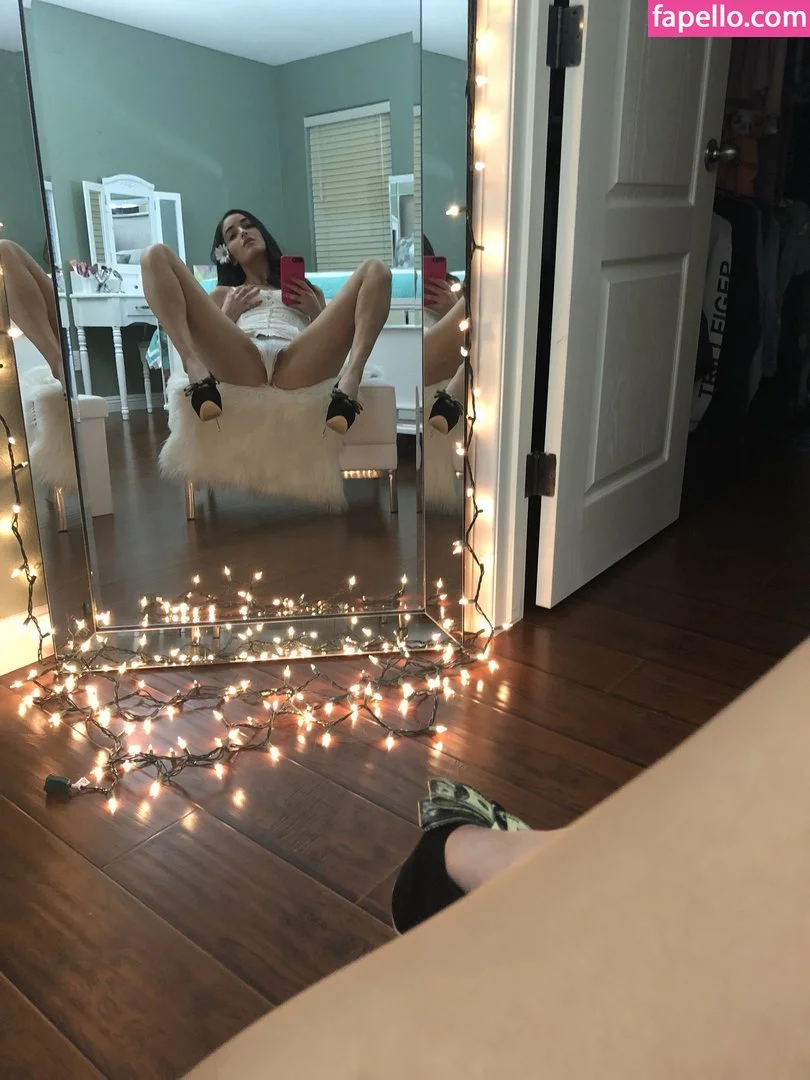 Emilywillisxx Onlyfans Photo Gallery 