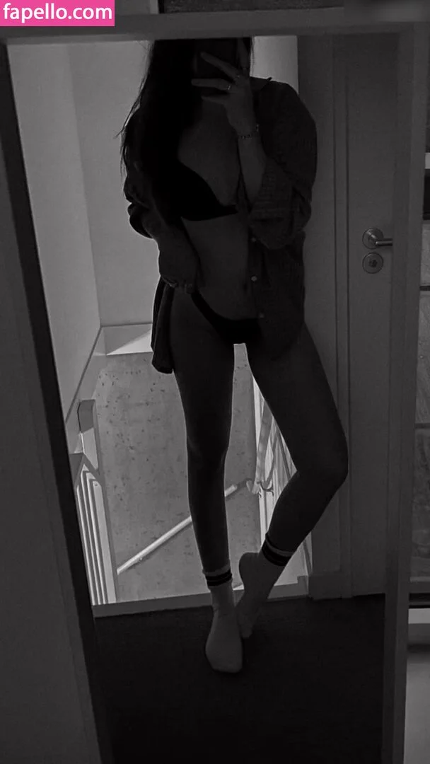 Leonie Busse Onlyfans Photo Gallery 