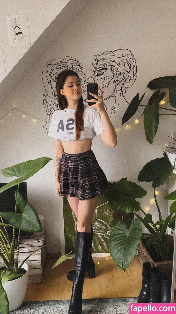 Leonie Busse Onlyfans Photo Gallery 