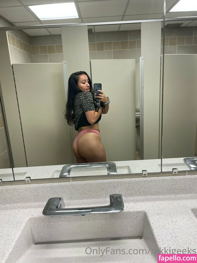 NikkiGeeks Onlyfans Photo Gallery 