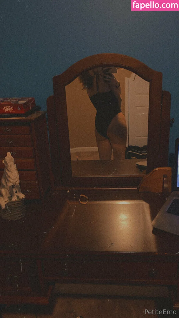 petitemma_ Onlyfans Photo Gallery 