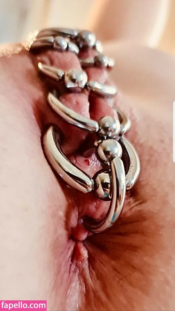 2iris Onlyfans Photo Gallery 