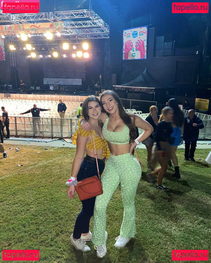 moremolly Onlyfans Photo Gallery 