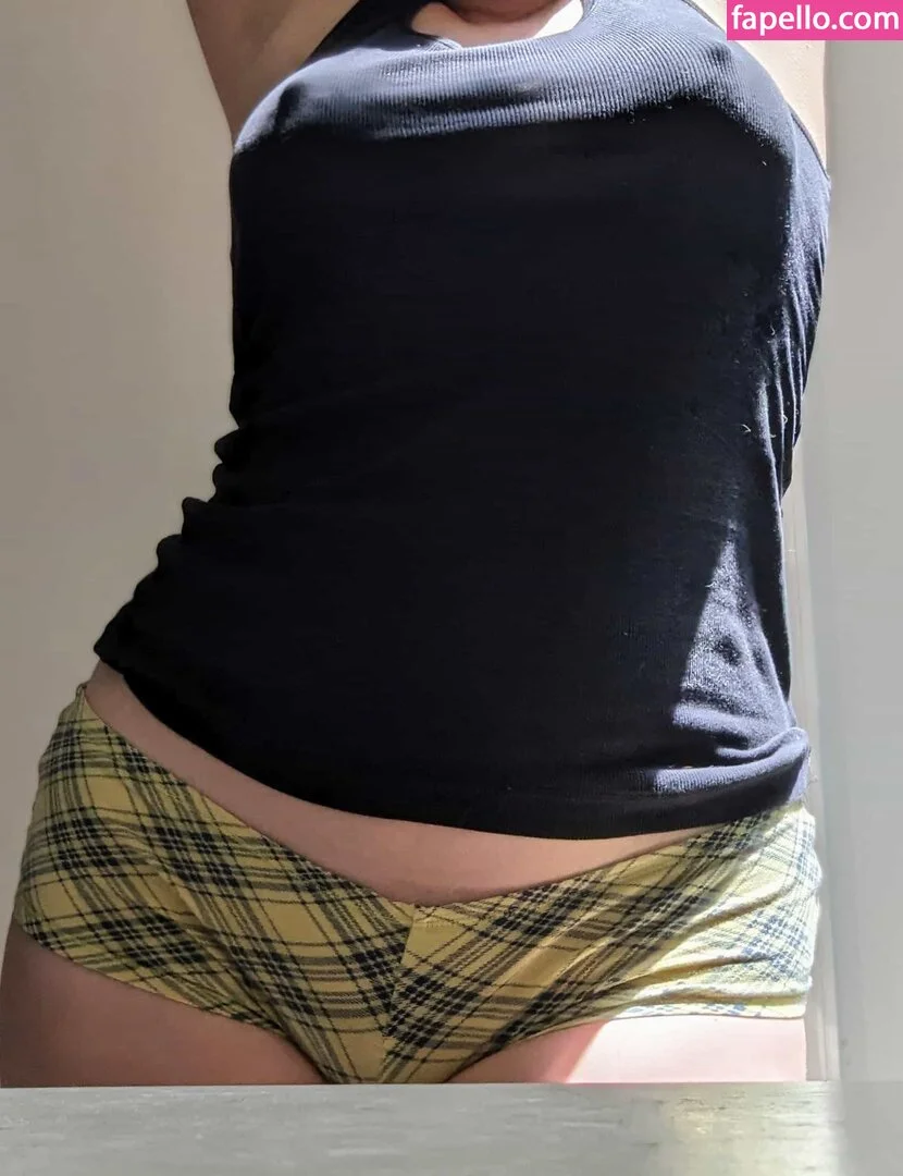 FrecklesAndFelines Onlyfans Photo Gallery 