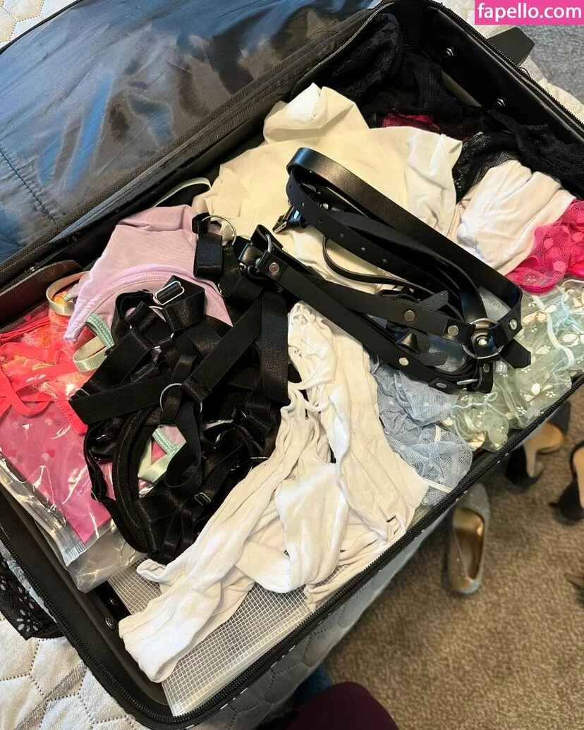 Fyr Wyf Onlyfans Photo Gallery 