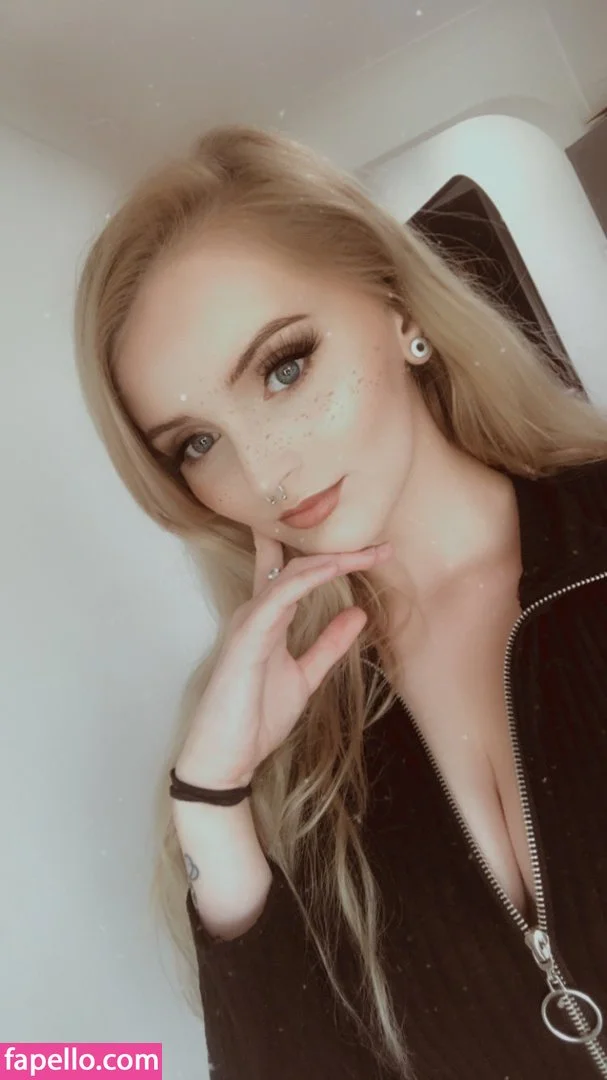 Somethingbee Onlyfans Photo Gallery 