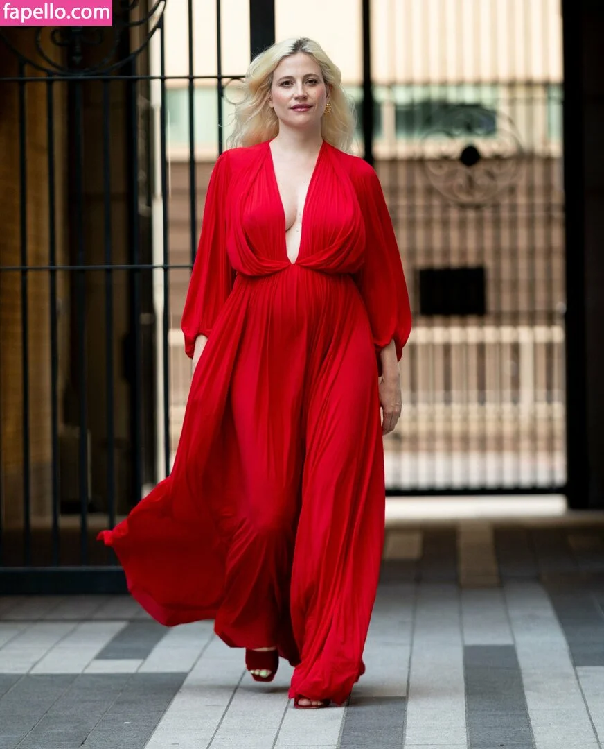 Pixie Lott Onlyfans Photo Gallery 