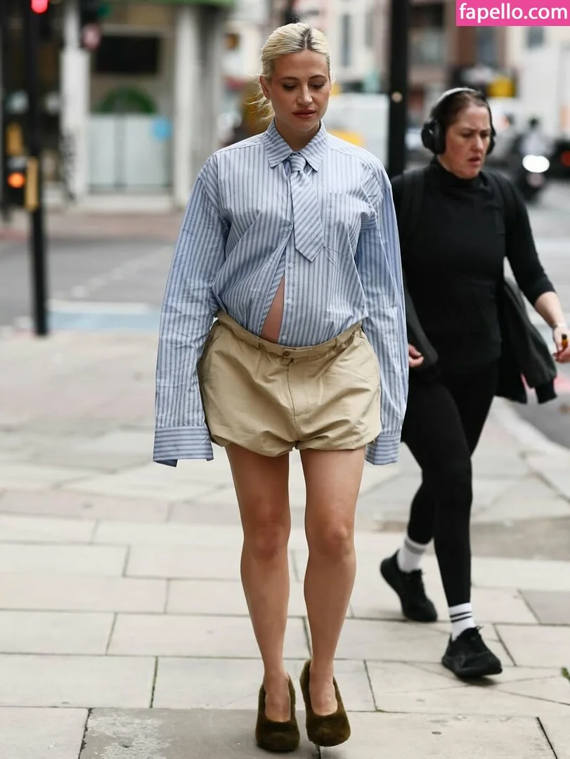 Pixie Lott Onlyfans Photo Gallery 