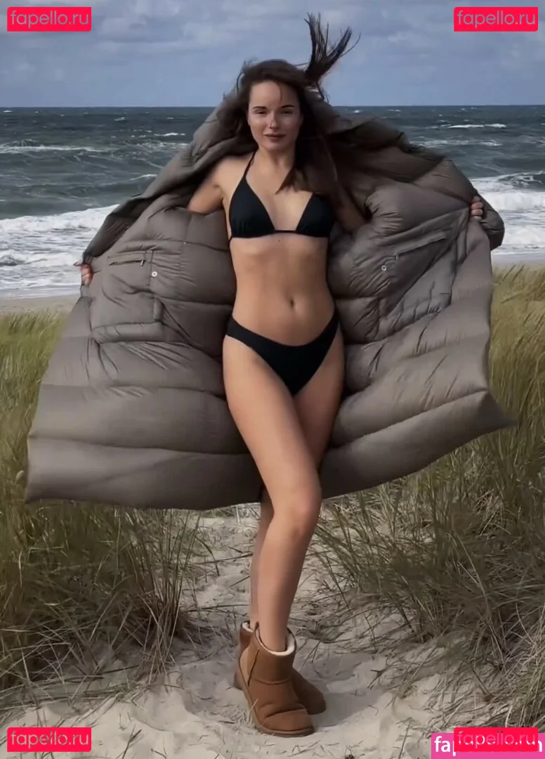 Sasha Spilberg Onlyfans Photo Gallery 