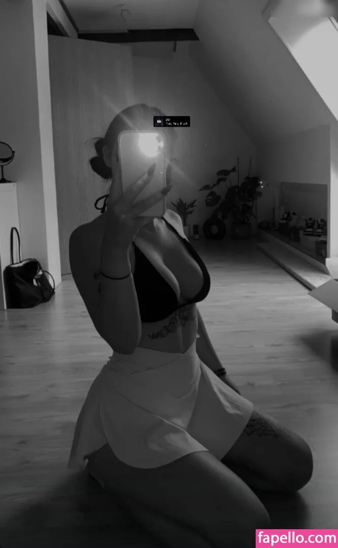 onselina Onlyfans Photo Gallery 