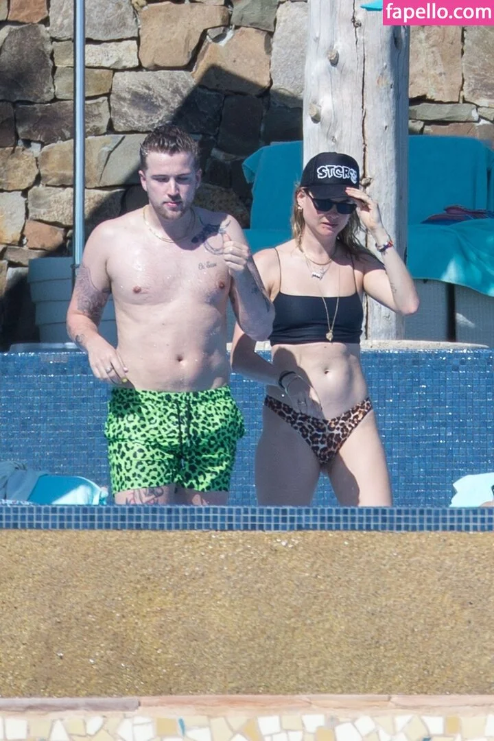 Behati Prinsloo Onlyfans Photo Gallery 