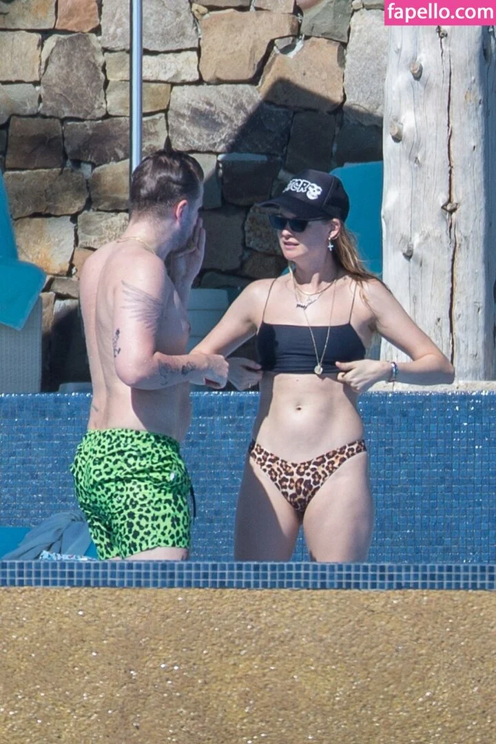 Behati Prinsloo Onlyfans Photo Gallery 