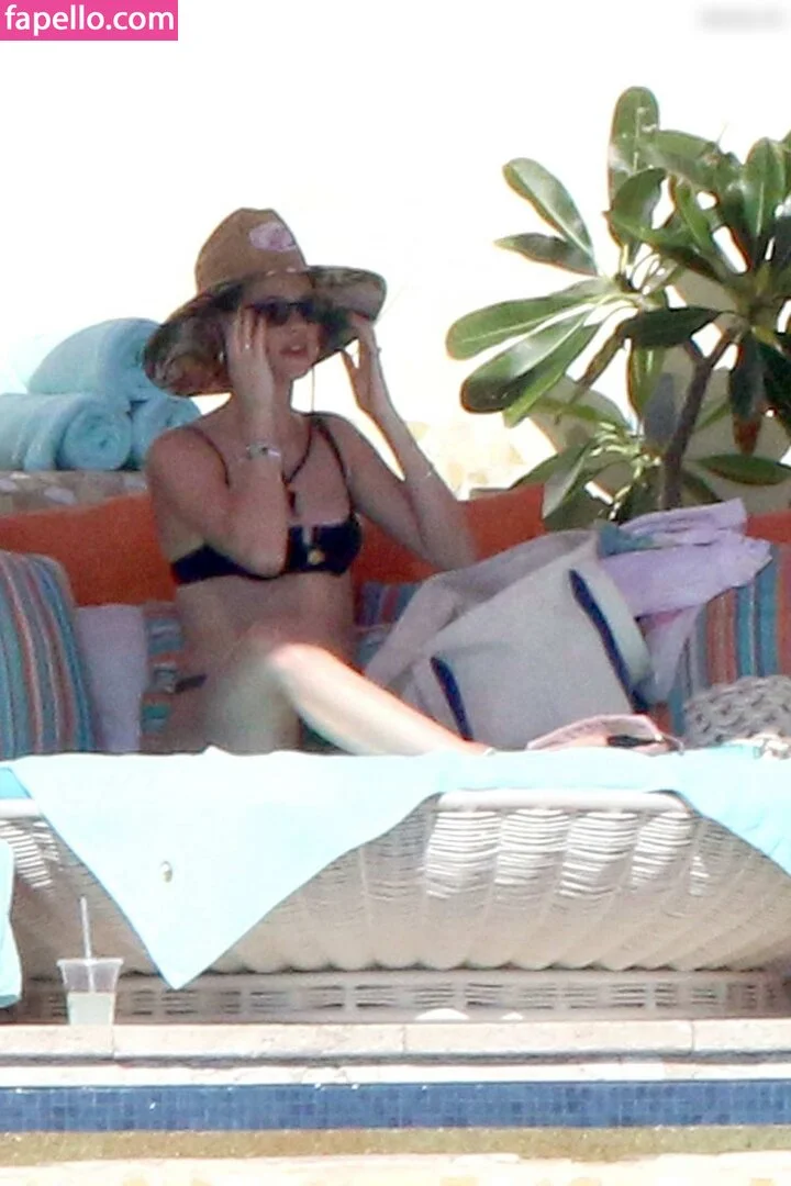 Behati Prinsloo Onlyfans Photo Gallery 