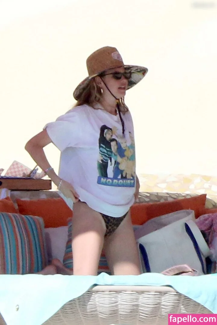 Behati Prinsloo Onlyfans Photo Gallery 