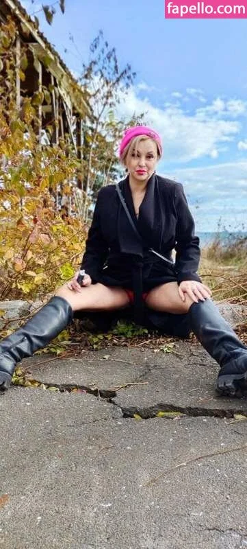 YOUR BAD MOMMY Onlyfans Photo Gallery 