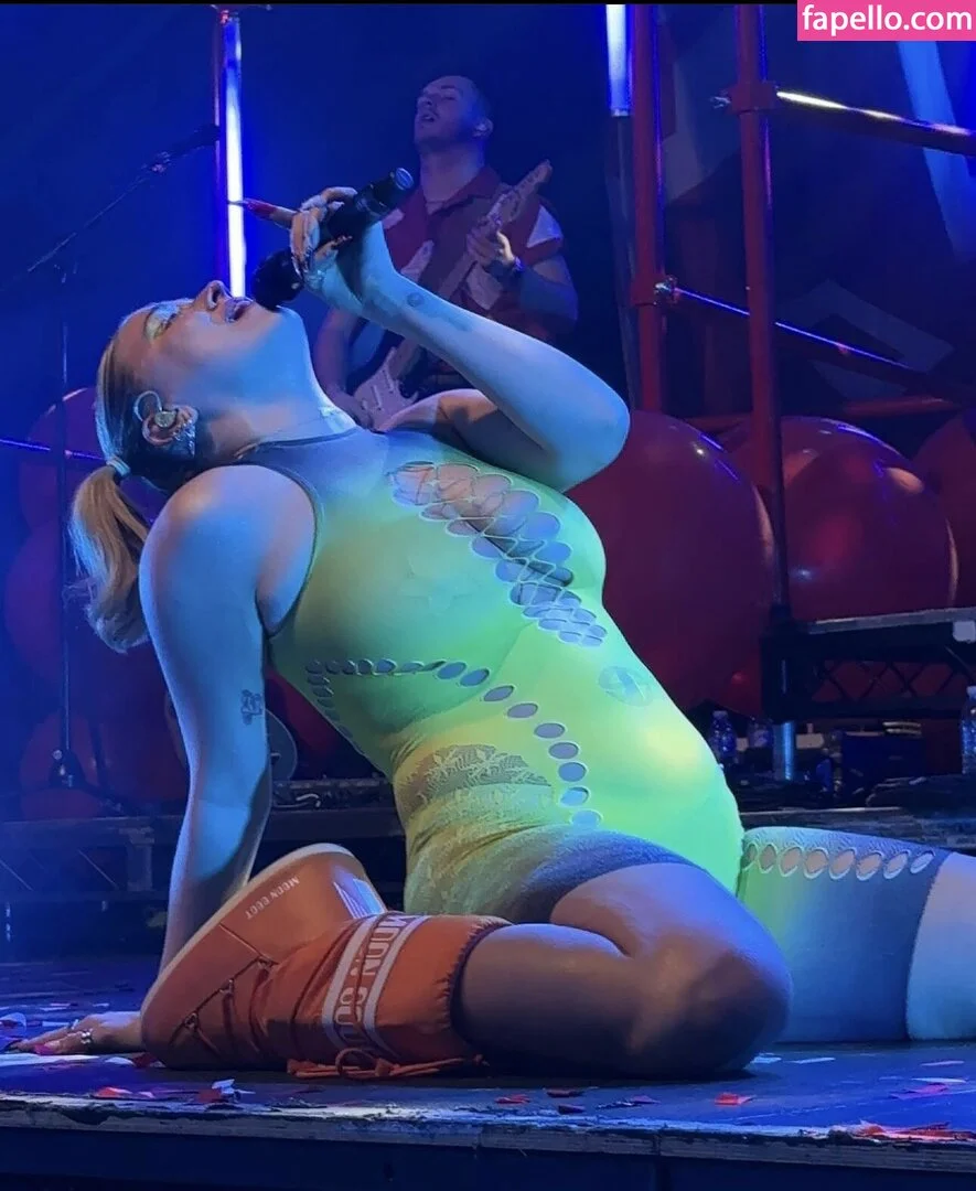 Caity Baser Onlyfans Photo Gallery 