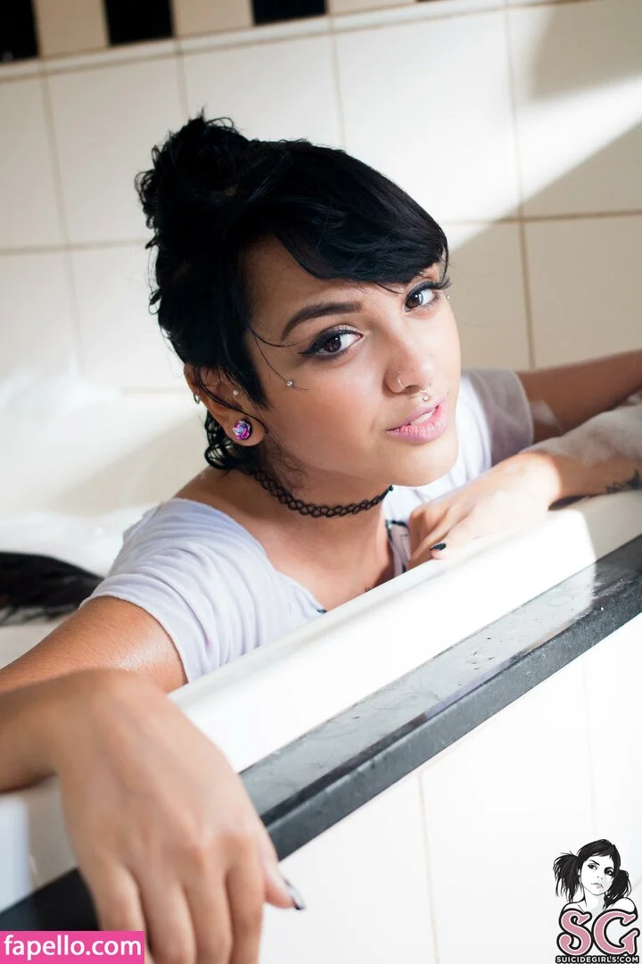 n4ubae Onlyfans Photo Gallery 