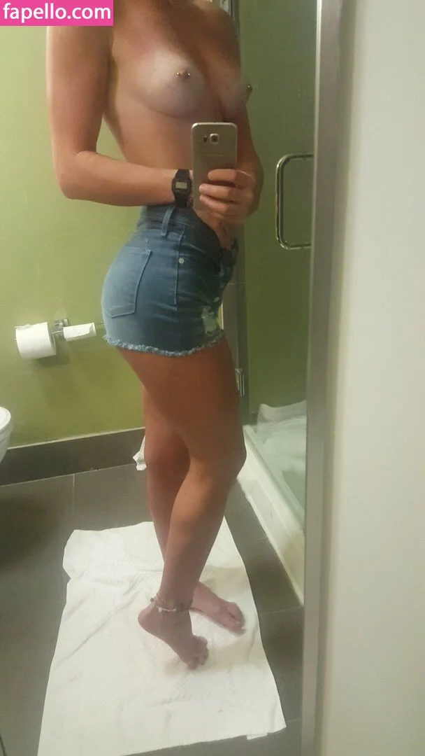 Whiskeymademedoit Onlyfans Photo Gallery 