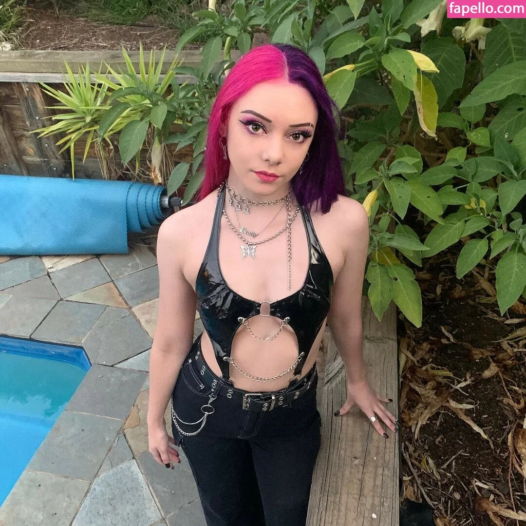 2bratty Onlyfans Photo Gallery 