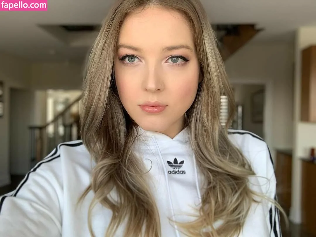 Maya V Henry Onlyfans Photo Gallery 