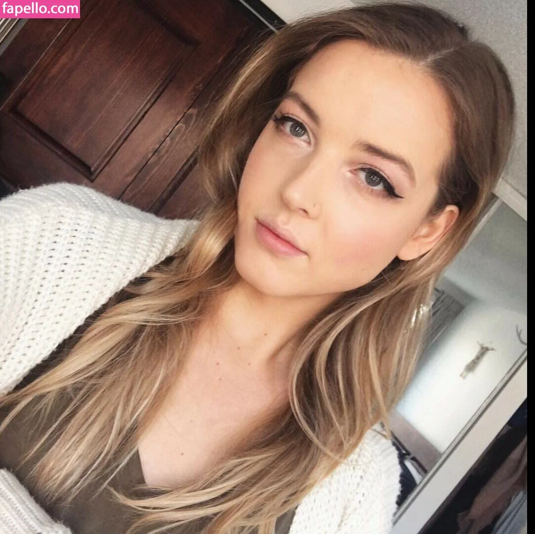 Maya V Henry Onlyfans Photo Gallery 