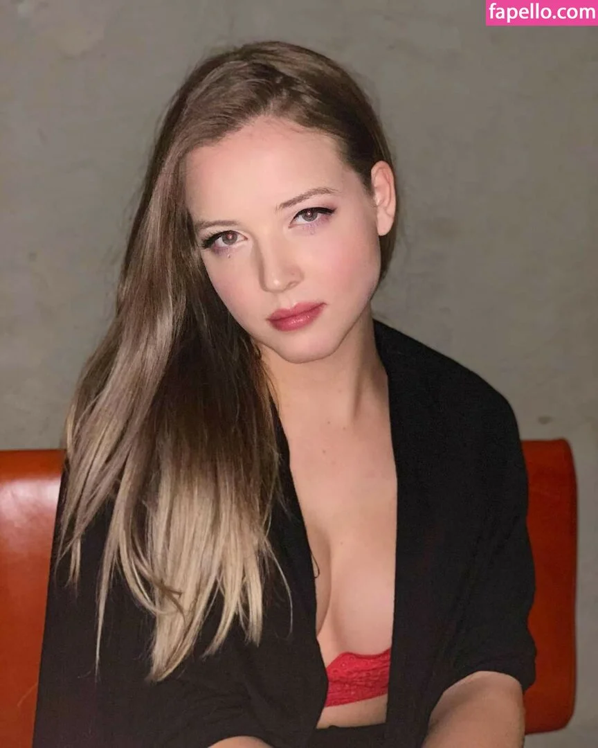 Maya V Henry Onlyfans Photo Gallery 