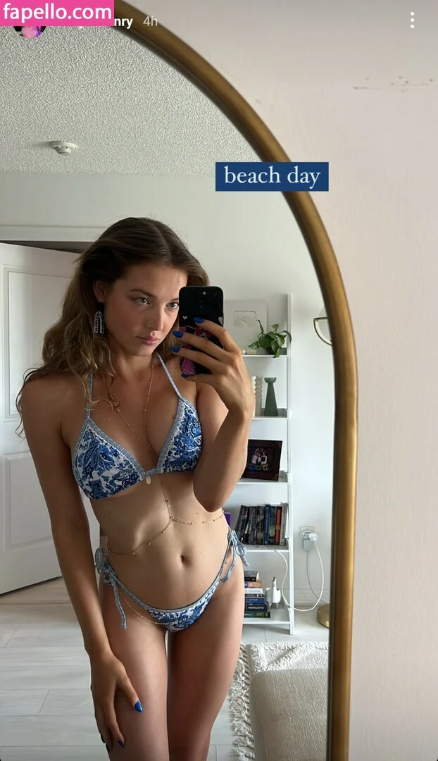 Maya V Henry Onlyfans Photo Gallery 