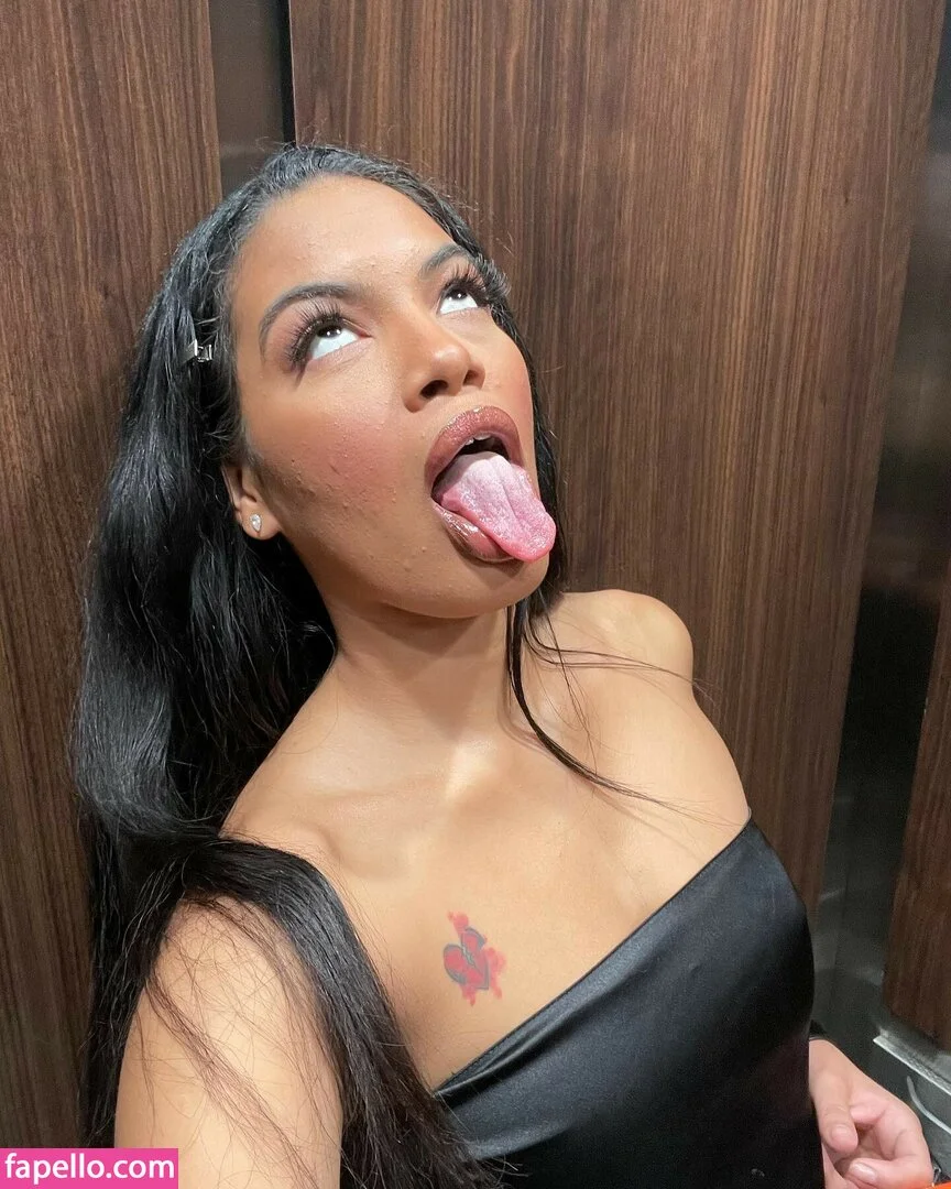 Maya Farrell Onlyfans Photo Gallery 