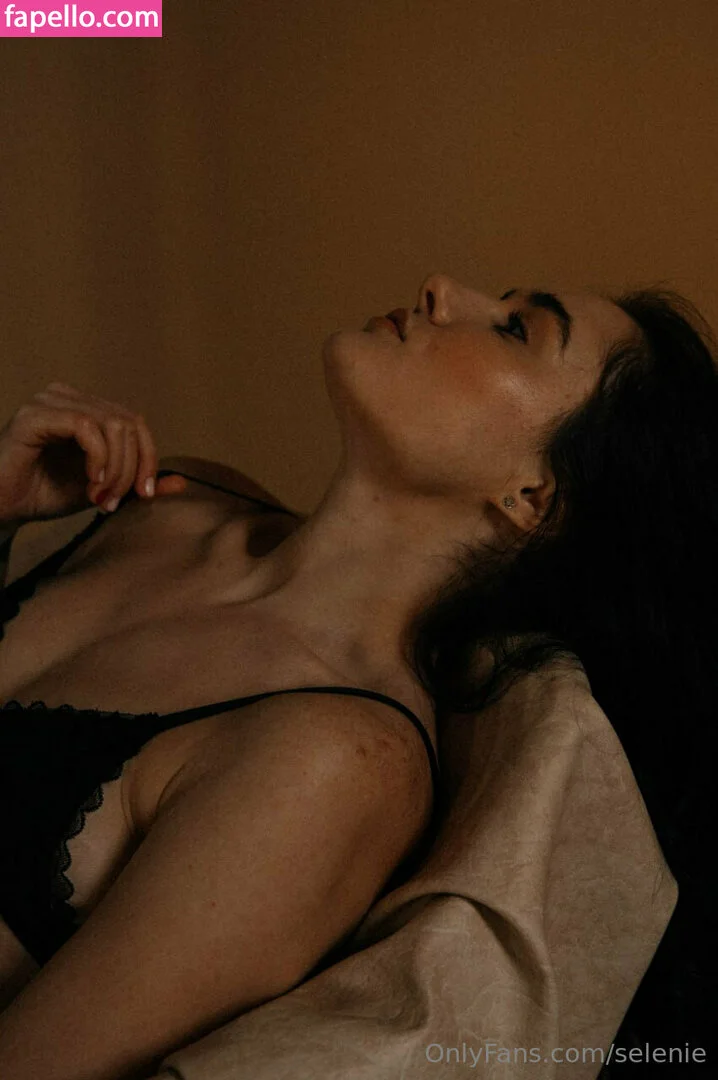 selenie Onlyfans Photo Gallery 