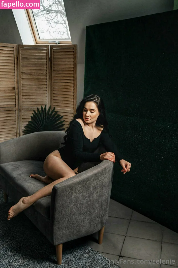 selenie Onlyfans Photo Gallery 