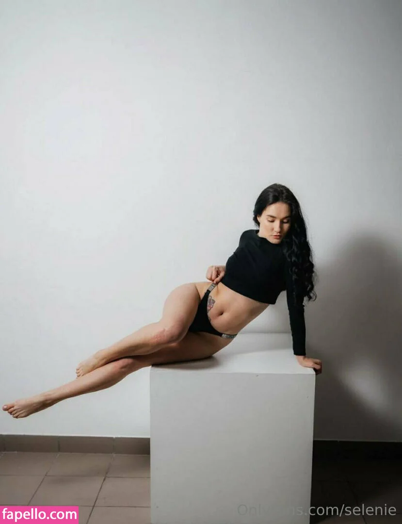selenie Onlyfans Photo Gallery 